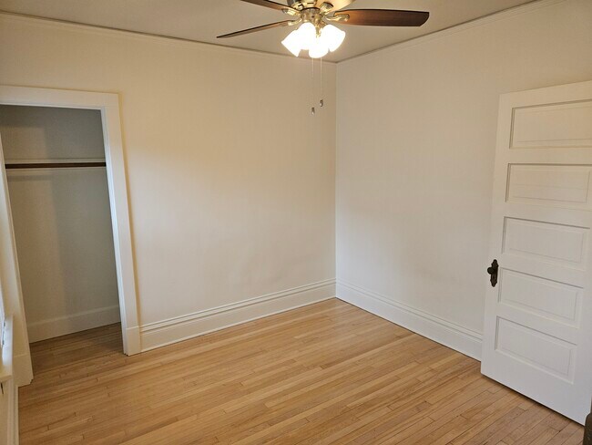 Building Photo - 1900 E Newberry Blvd