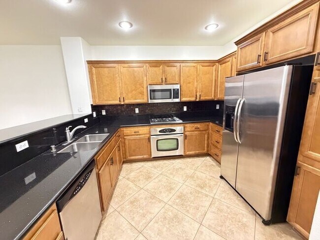 Building Photo - Carry Over Showing: This property has been shown before and will be rented to the first most qual...