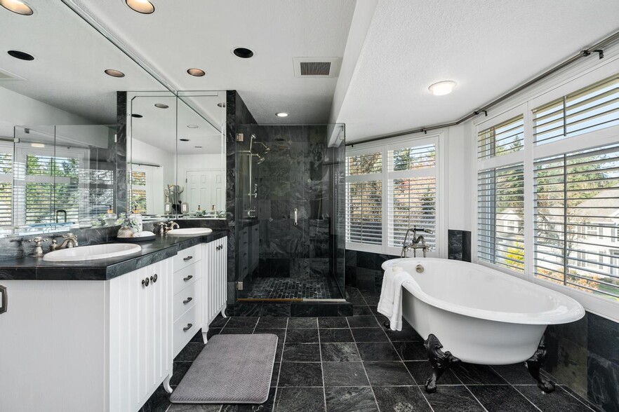 Building Photo - 16235 SW Falcon Dr