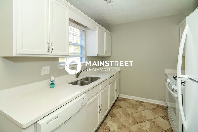 Building Photo - 3 Bedroom Pet-Friendly Home in Ellenwood, GA with Main Street Renewal