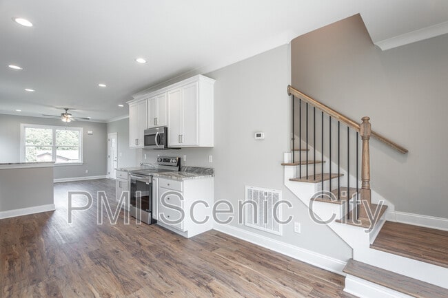 Building Photo - 2631 Rogers Dr SE