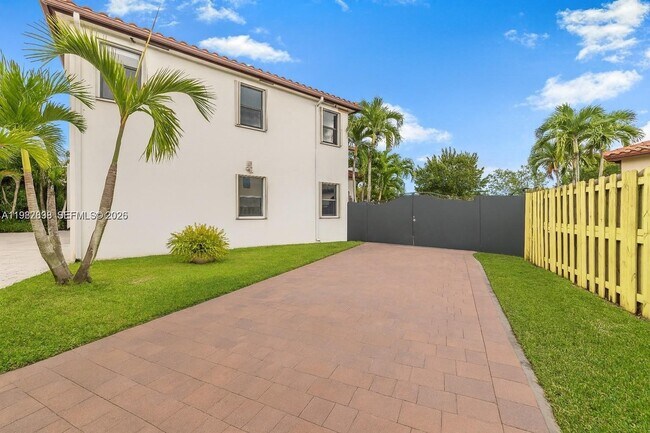 Building Photo - 3461 SE 1st St