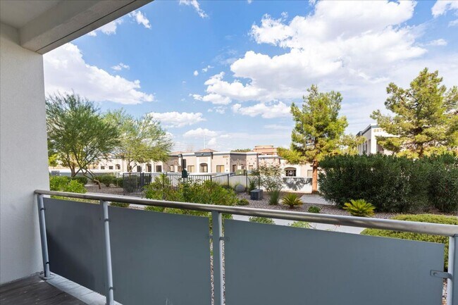 Building Photo - Stunning Modern 2 Bedroom, 2 Bathroom Home!