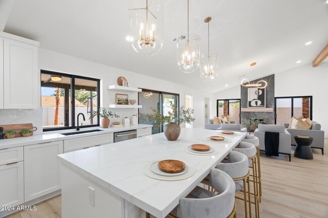 Building Photo - 1643 W Griswold Rd