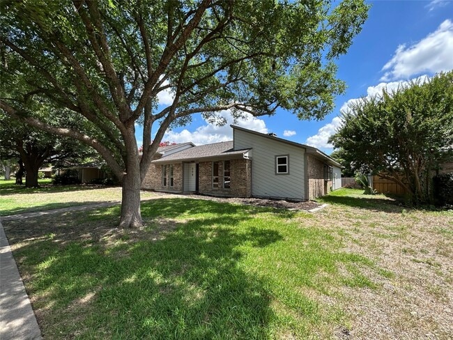 Building Photo - 608 High Meadow Dr
