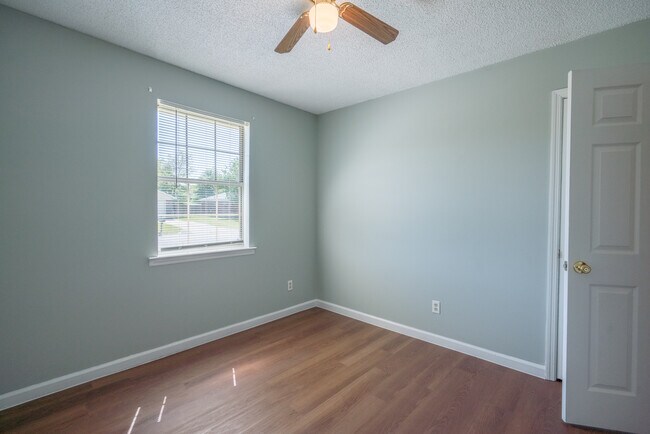 Building Photo - 1464 Flo Zechman Dr