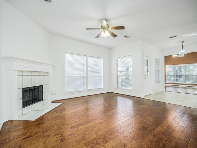 Building Photo - 1827 Senca Springs Ct