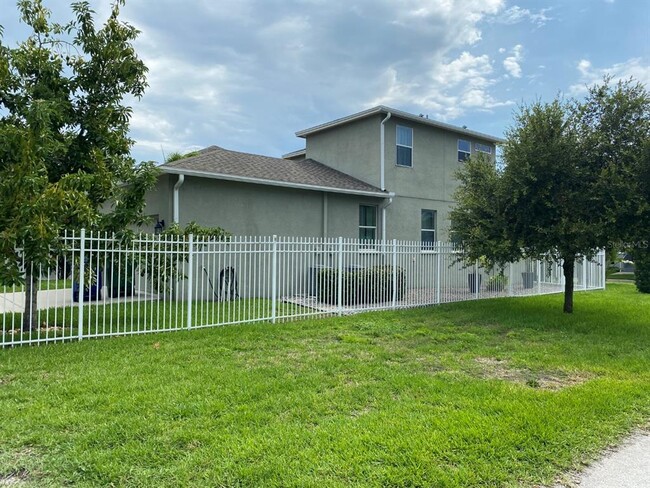 Building Photo - 809 N Oregon Ave