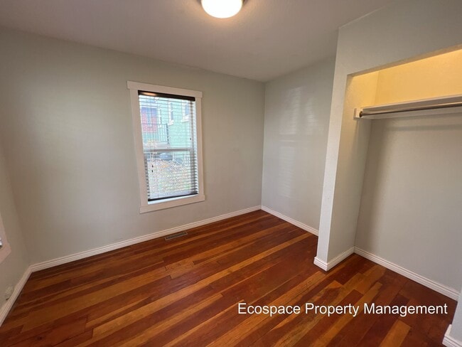 Building Photo - Cozy 2 Bed 1 Bath Bungalow in Denver's Globeville Neighborhood