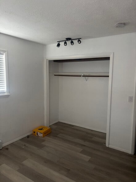 Building Photo - 2917 1/2 Formay Ave