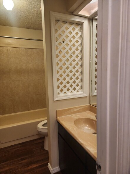 Building Photo - 9514 Apple Hill Cir