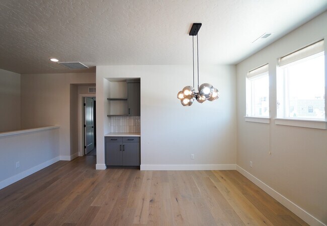 Building Photo - 3045 S Honeycomb Way