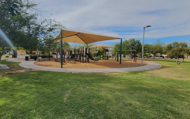 Building Photo - 3 Bedroom + Office Home in the Vineyards Community Near W Germann Rd and S Dobson Rd!