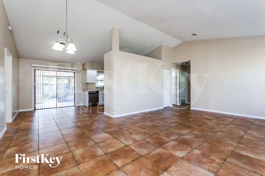 Building Photo - 708 Dromedary Dr