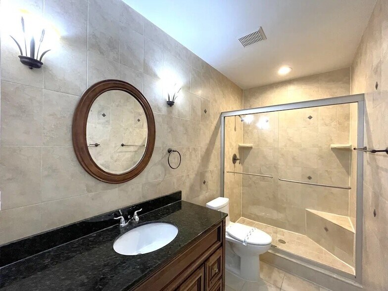 Building Photo - 14206 NE 52nd St