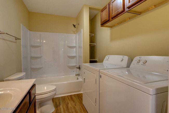 Building Photo - 2251 Onslow Dr