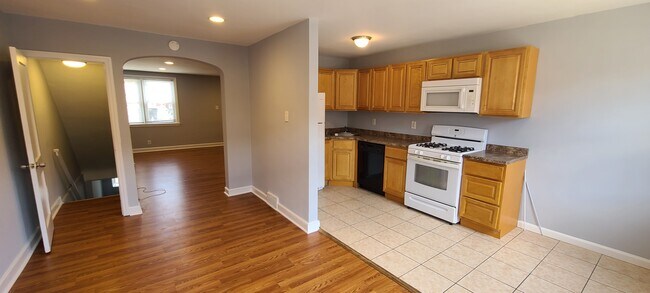 Building Photo - 7026 Lynford St