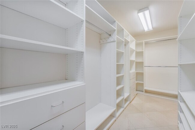 Building Photo - 9796 Raven Wing Canyon Ct