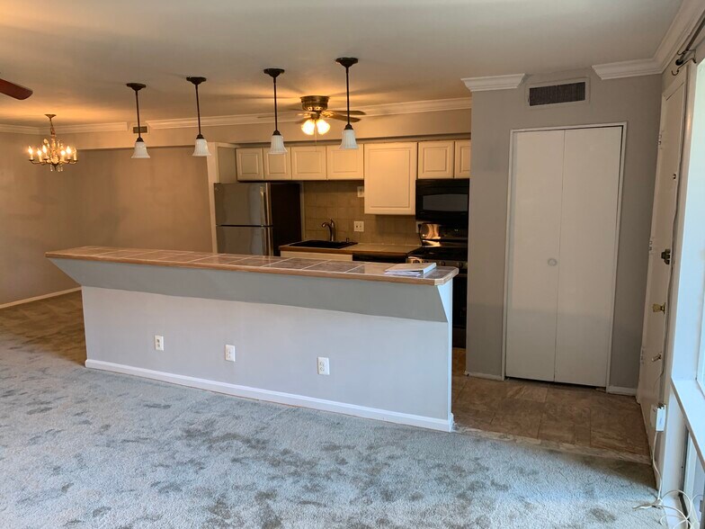 Building Photo - 7509 Spring Lake Dr