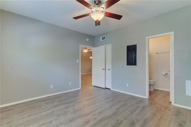 Building Photo - 808 W 29th St