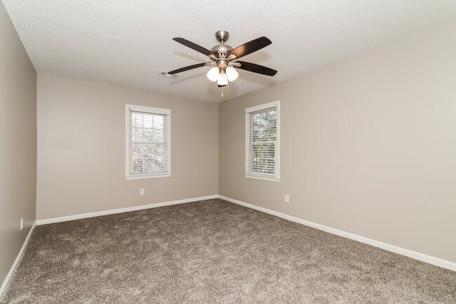 Building Photo - 216 Windmill Dr