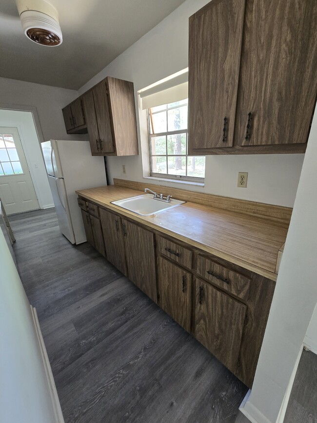 Building Photo - 2259 W Menores Dr