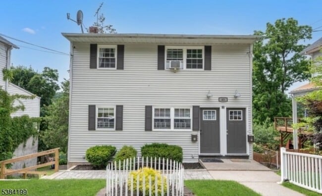 Building Photo - 83 Chestnut St