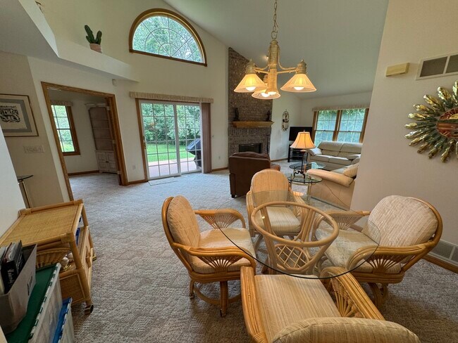 Building Photo - 18465 Stonehedge Dr