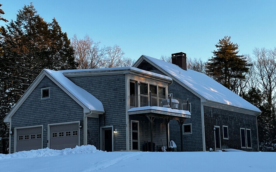 Building Photo - 27 Evergreen Ln
