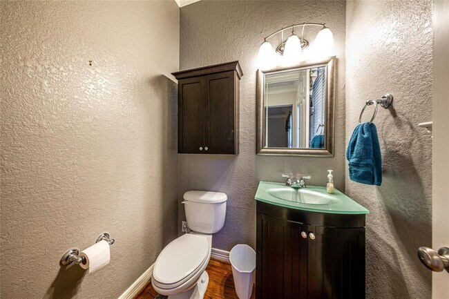 Building Photo - 2938 Royal Oaks Crest