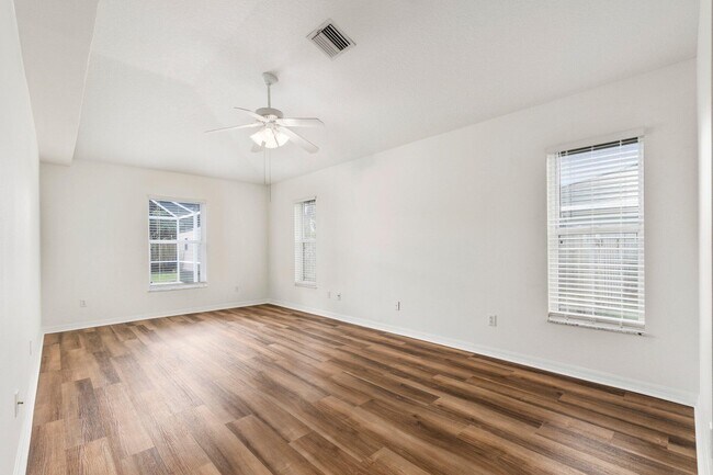 Building Photo - 2466 SE Renick Ave