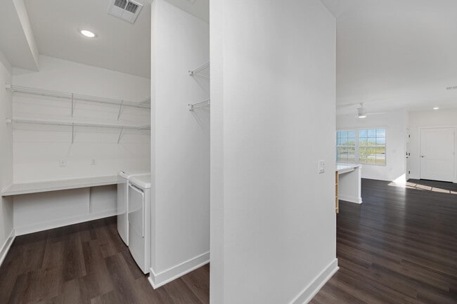 Building Photo - 8852 Jackjay Dr