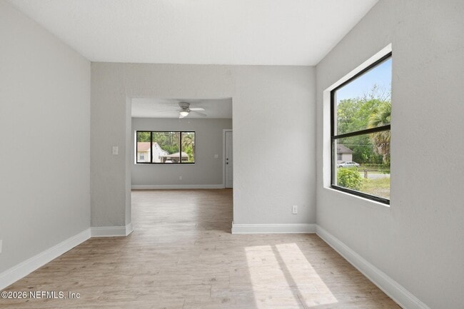 Building Photo - 3055 2nd St Cir