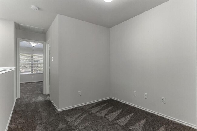 Building Photo - 6475 Calgary Woods Ln