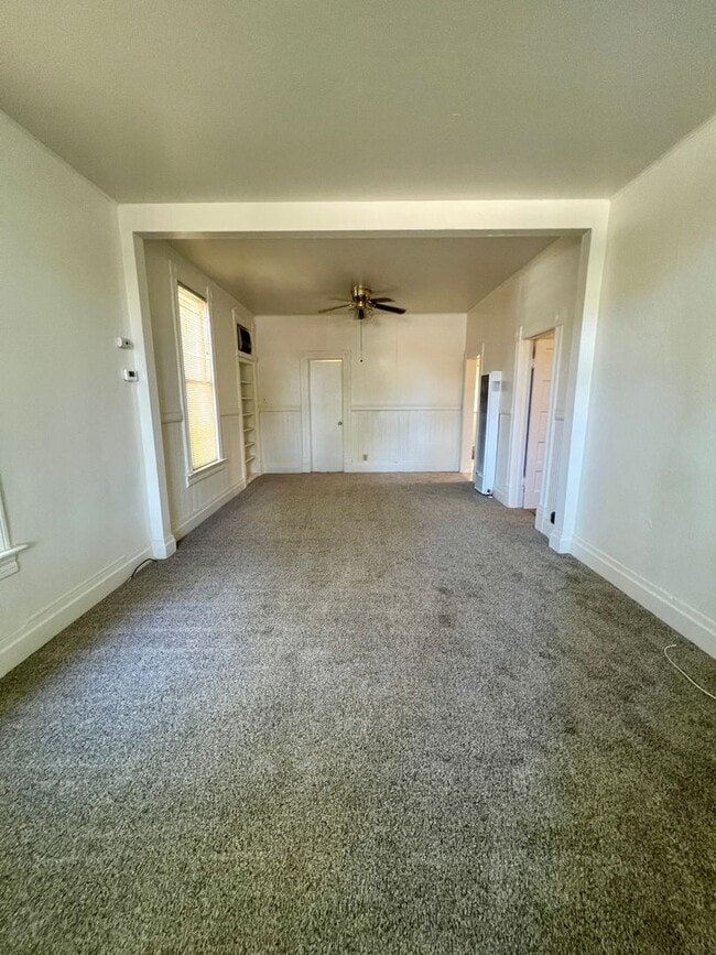 Building Photo - Downtown Red Bluff Victorian 3 bedroom 1 bath Home