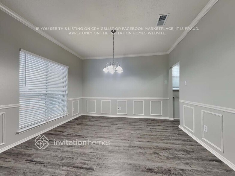 Building Photo - 828 Sansome Dr