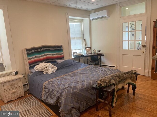 Building Photo - 256 Radcliffe St