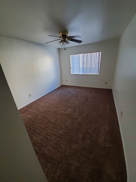 Building Photo - 1127 Gladys Ave