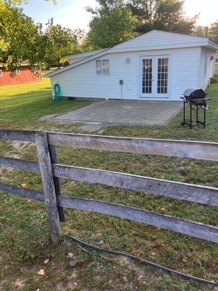 Building Photo - 5860 Havens Rd