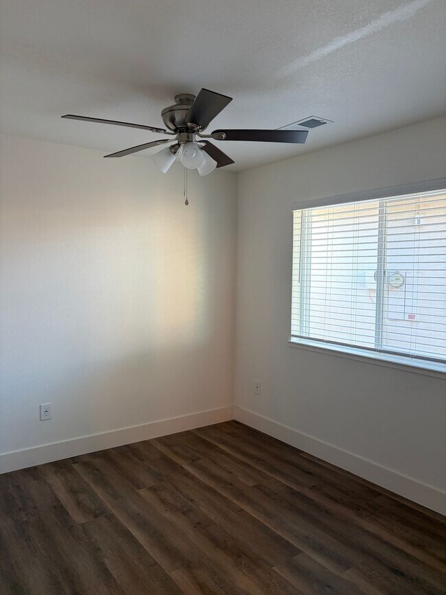 Building Photo - New ADU in Established Turlock Neighborhood