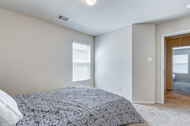 Building Photo - 21219 Fox Hillside Way