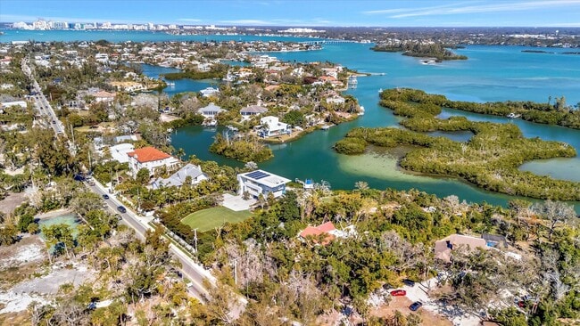 Building Photo - ALL THE CHARM! - Siesta Key 1+ acre on the Bay - 3 bed/ 2 bath pool home