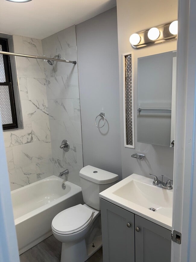 Building Photo - 304 60th St