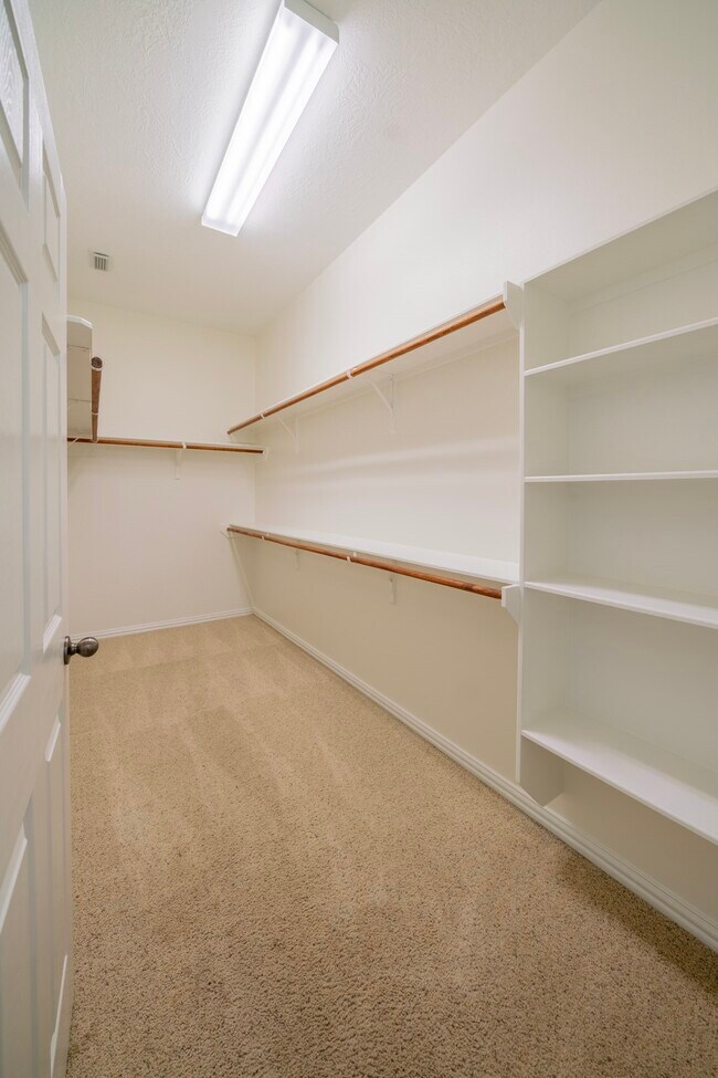 Building Photo - 1415 Sue Barnett Dr