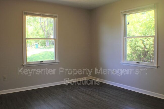 Building Photo - 509 5th St