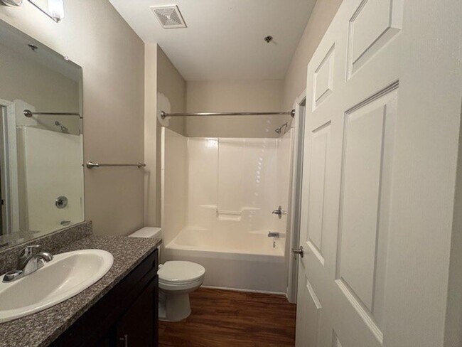 Building Photo - 478 Poplar St