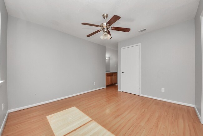 Building Photo - 115 Squires Bend