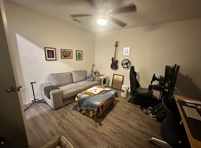 Building Photo - 2bd/1ba Townhome - South Lamar - Close to Downtown - Fenced Patio - $1450