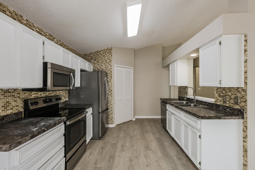 Building Photo - 4007 Fontana Pl