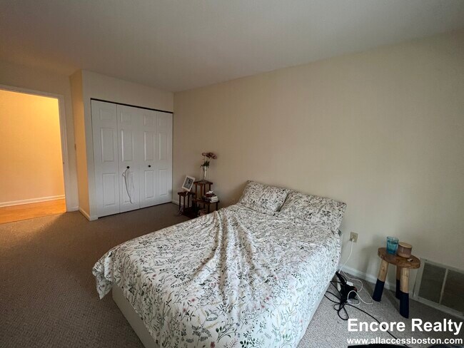 Building Photo - 345 Franklin St